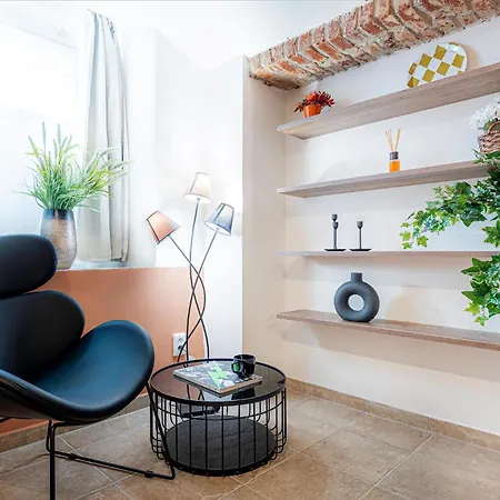 Appartement Days - Industrial - Netflix - Namesti Miru Prague
