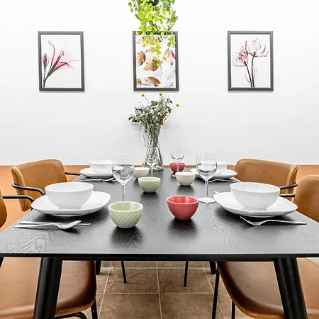 Days - Industrial - Netflix - Namesti Miru Appartement