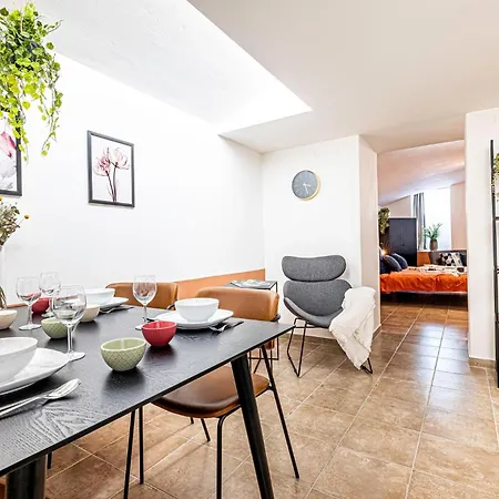 Appartement Days - Industrial - Netflix - Namesti Miru *